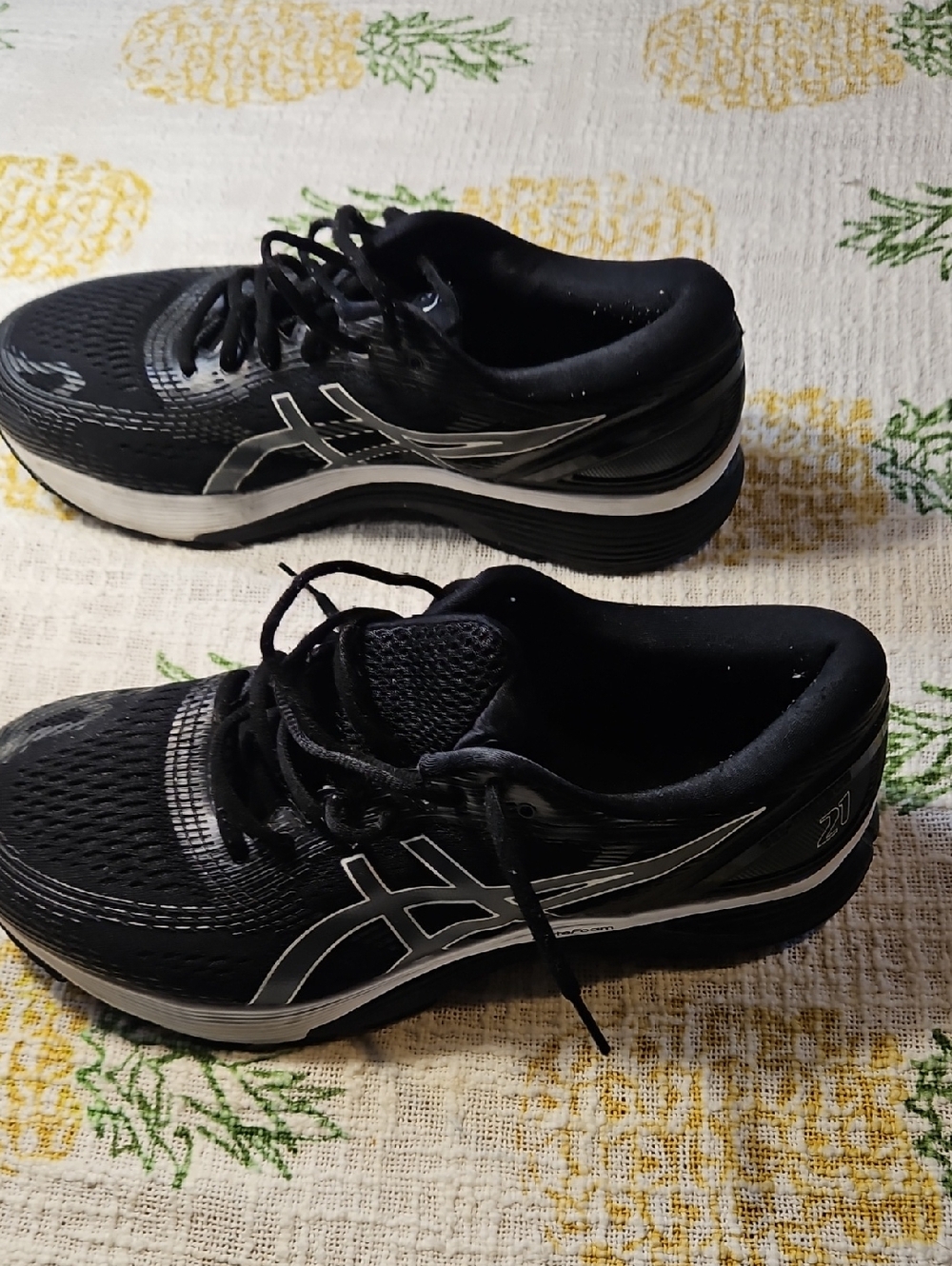 Asics Black and Silver Men's Running Sneakers